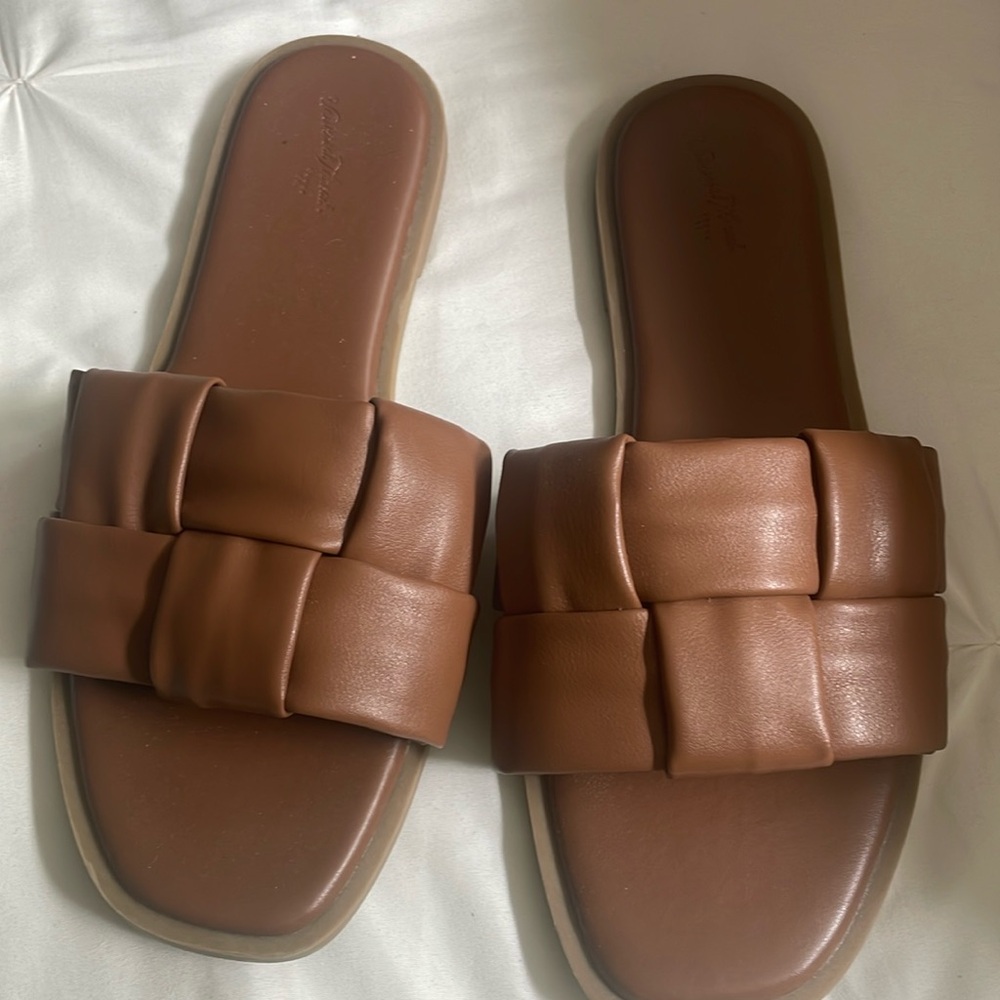 Tan/brown slides- hardly worn
